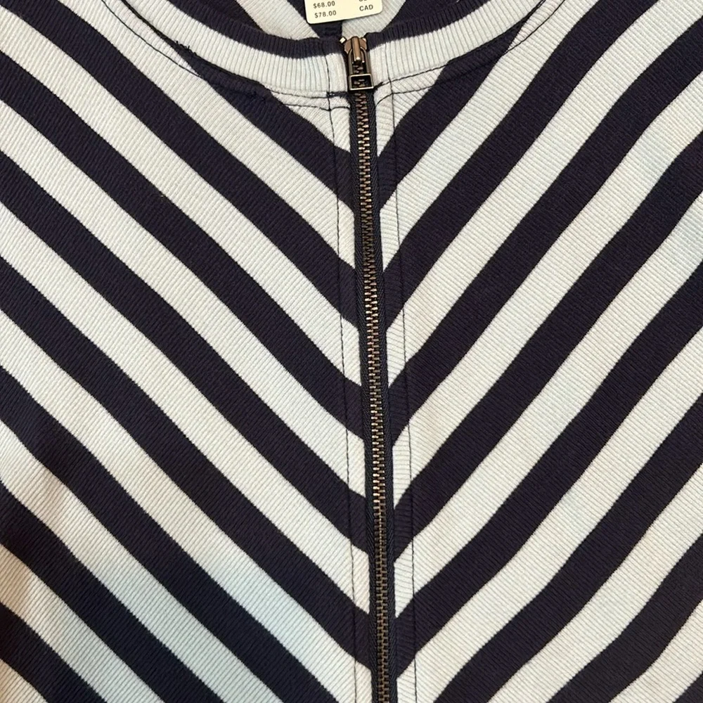 NWT ANTHRO MAEVE XS front zip scoop neck top in blue motif - Picture 5 of 10